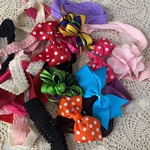 18 Infant girls  stretchable headbands 6 bows